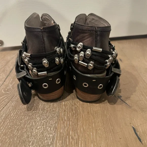 Freebird Saloon Leather Ankle Buckle Boots - Picture 6 of 11